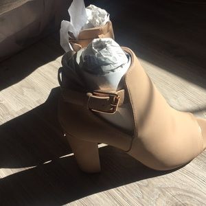 Nude chunky heel *brand new*